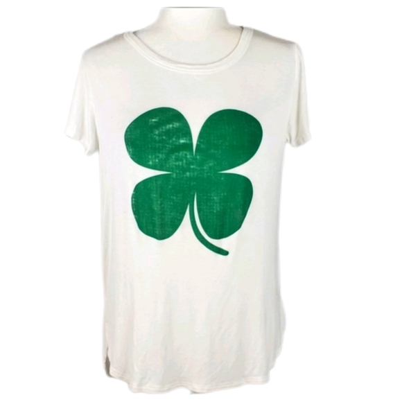 Sweet Claire 4 leaf clover white tee medium st Patrick's day - Picture 1 of 4